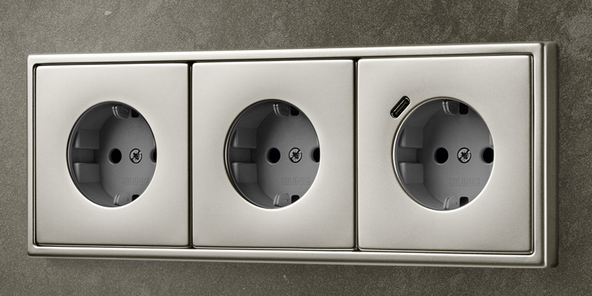 SCHUKO® Steckdosen mit USB bei Kemnitz Elektrotechnik (Einzelunternehmen) in Bitterfeld-Wolfen